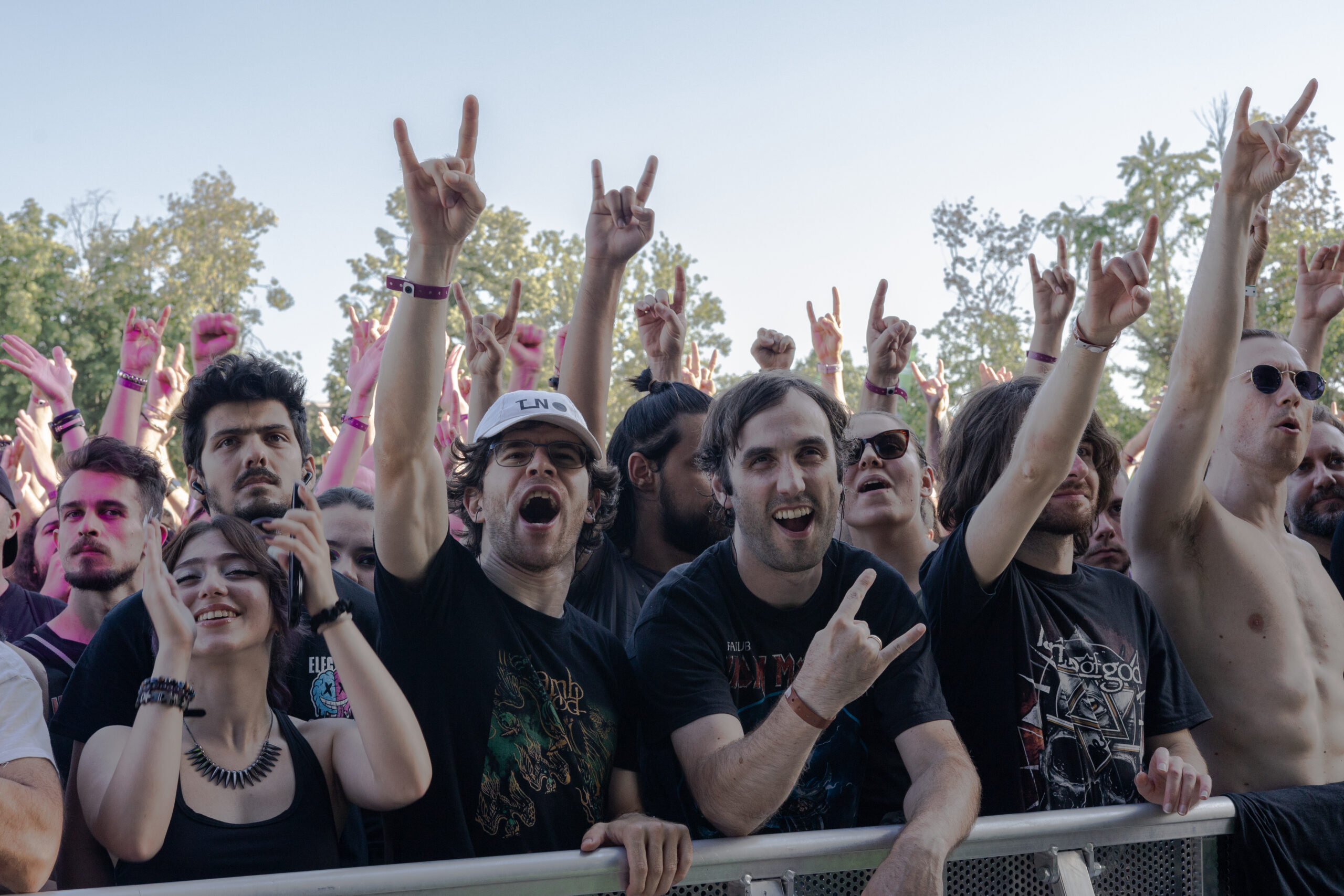 Фестивален стил на посетителите на Hills of Rock