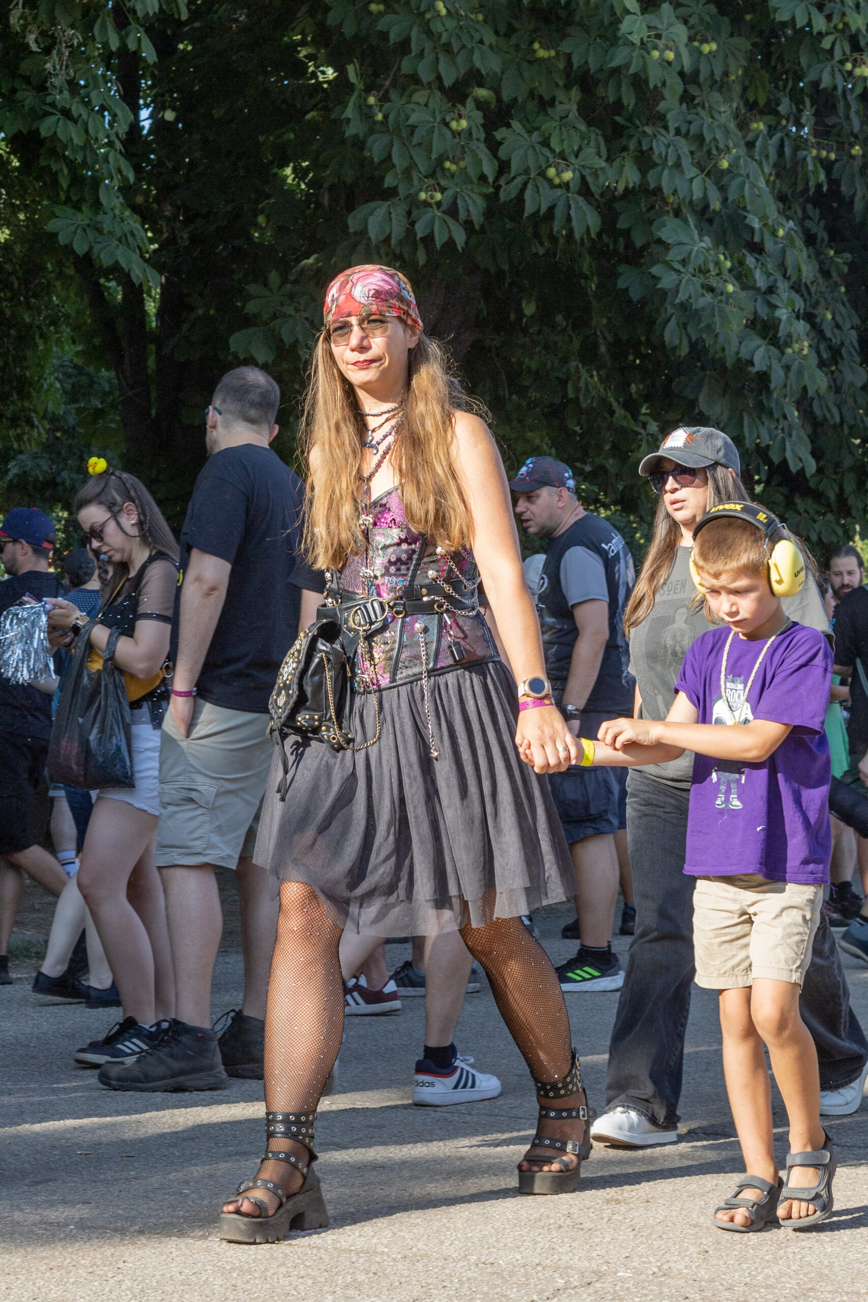 Дрескодът на Hills of Rock 2026
